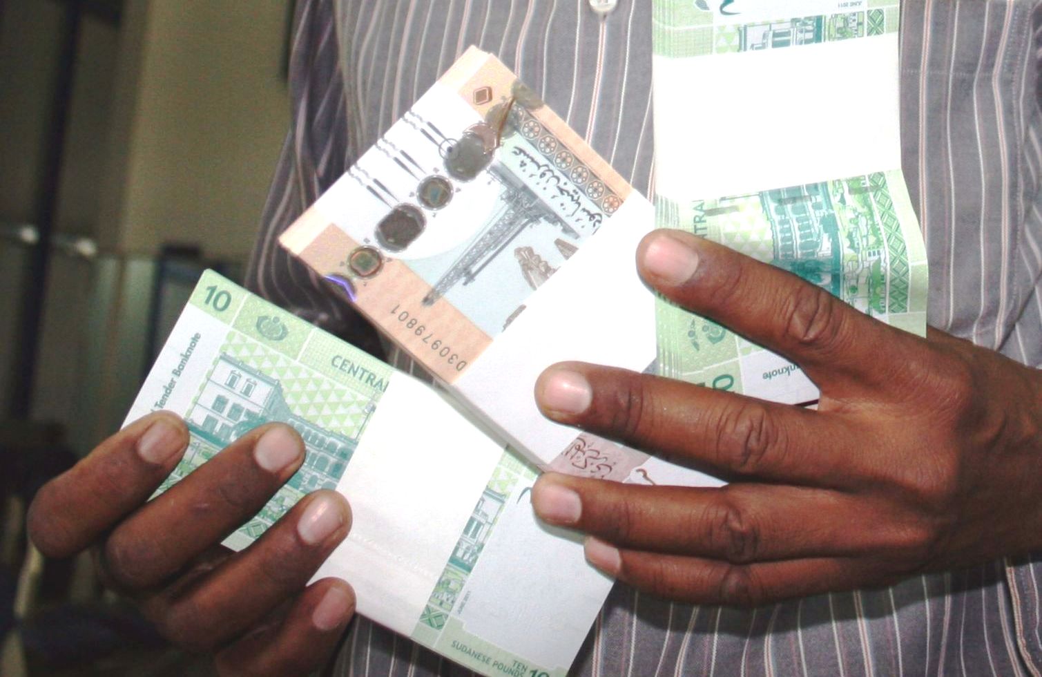 أسعار الجنيه السوداني مقابل الدولار الأمريكي اليوم 19 جنيه للبيع